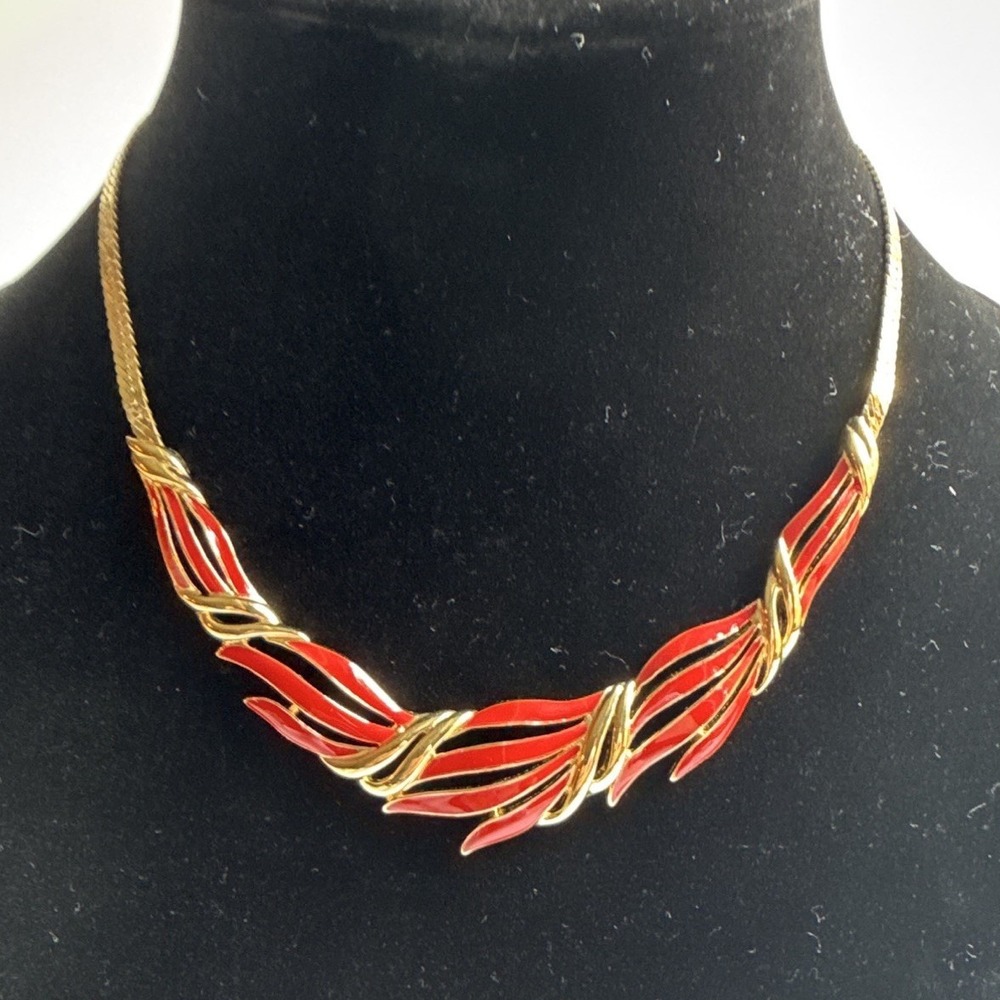 Vintage Crown Trifari Gold Tone & Red Enamel 14" Necklace